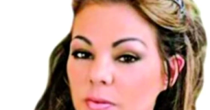 Sandra simte că nu mai face parte din România