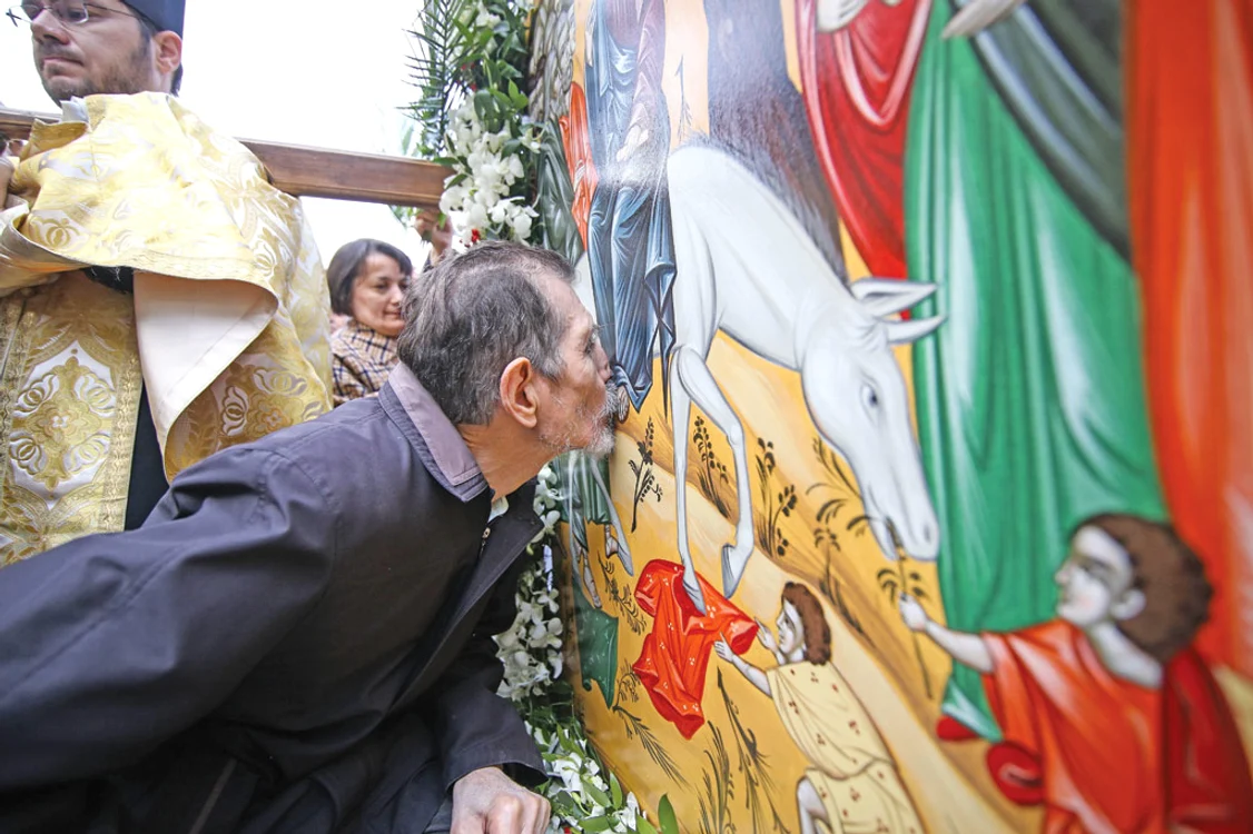 
    Slujba şi pelerinajul  de Florii, la Catedrala  Mitropolitană din  Bucureşti, a adunat  mii de credincioşi  
