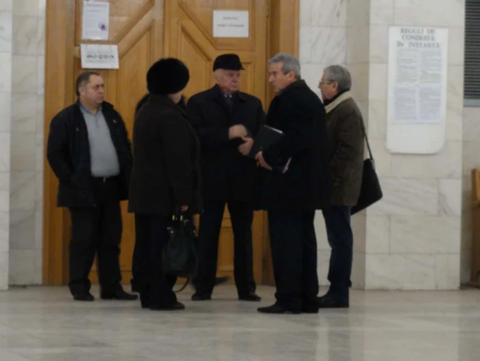 Gheorghe Anghel şi Stelian Veselin, la Tribunalul Olt din Slatina (FOTO: Mugurel Manea)
