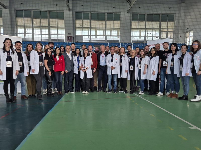 Caravana medicală a ajuns la Vălenii de Munte. Localnicii au primit consultații gratuite în 11 domenii medicale