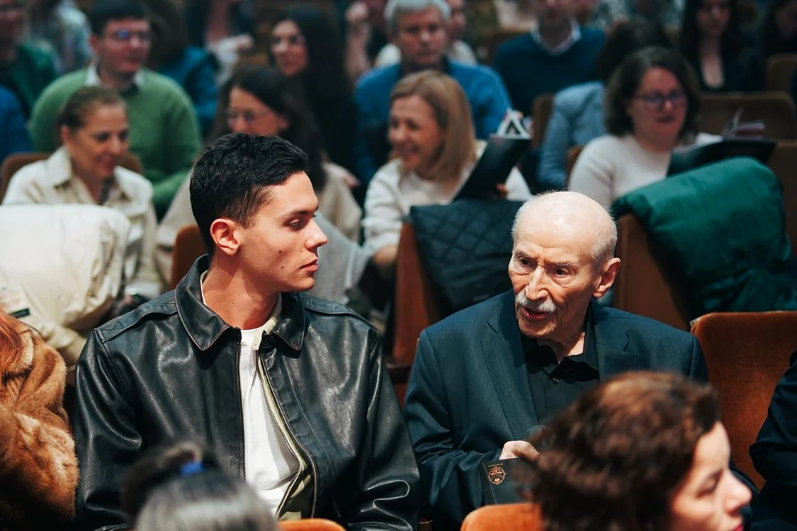 Victor Rebengiuc și David Popovici au urmărit împreună gala. FOTO PiART Vision