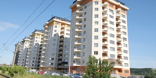 Apartamentele din cartierele rezidenţiale îşi găsesc greu cumpărători