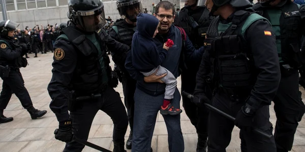 Confruntări între poliţişti şi protestatari în Catalonia FOTO Guliver Gettyimages