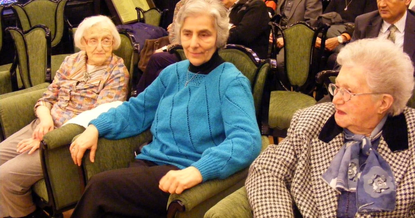 Etelca Tusa, fiica Martei Marmor şi Elizabeta Asztalos (de la stânga la dreapta) FOTO: Ana Gajdo