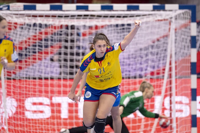 
    Lorena Ostase a marcat 26 de goluri din 34 de aruncări la CE din DanemarcaFoto: EPA-EFE  