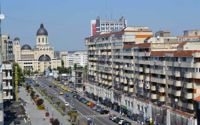 Traficul rutier a fost redeschis în centrul oraşului Bacău. FOTO Mircea Merticariu