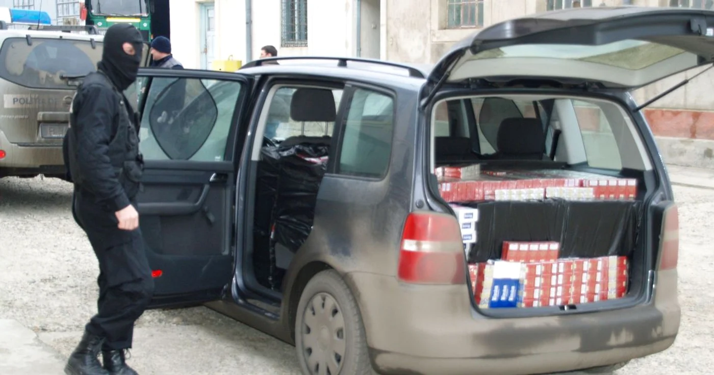 Macaţii au confiscat 1.210 pachete ţigări şi 1.450 de litri de alcool 