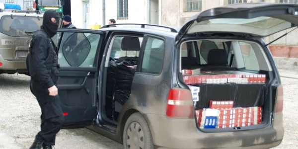 Macaţii au confiscat 1.210 pachete ţigări şi 1.450 de litri de alcool 