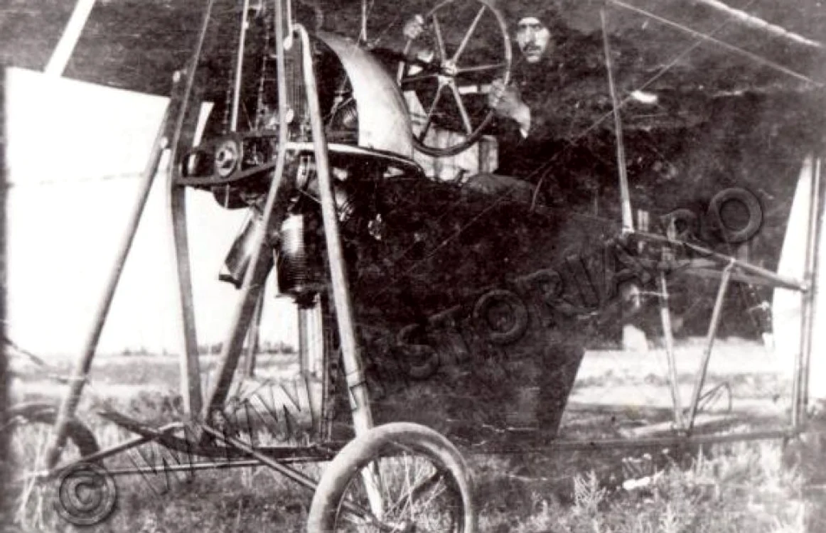 Maşina de zburat cu corp în urma de săgeata FOTO Historia.ro