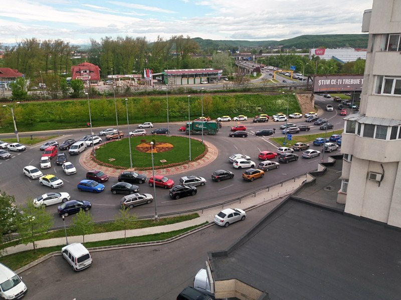 Românii din zone poluate permanent se pot pensiona cu doi ani mai devreme, fără penalizări. Lista completă a localităților