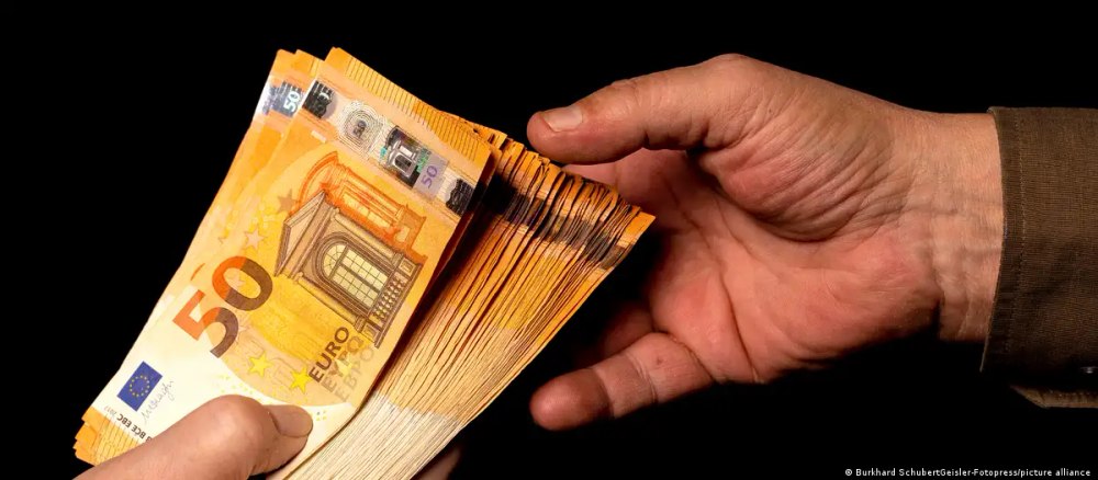 (Dez)interesul lui Iohannis și hoții de 1 milion de euro