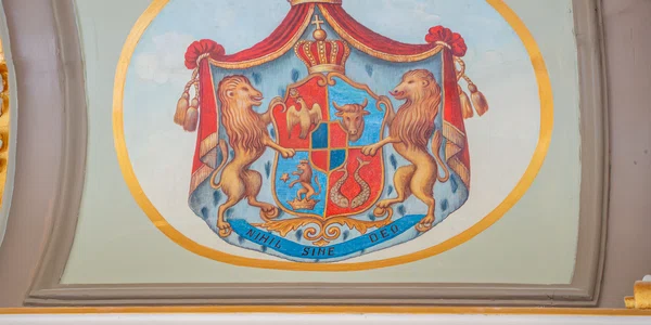 stema regala galeria arta pitesti foto cj arges jpg