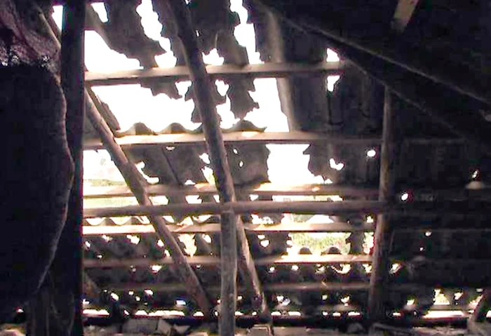 Aproximativ 1.500 de case şi anexe gospodăreşti au fost afectate de bucăţile mari de gheaţă