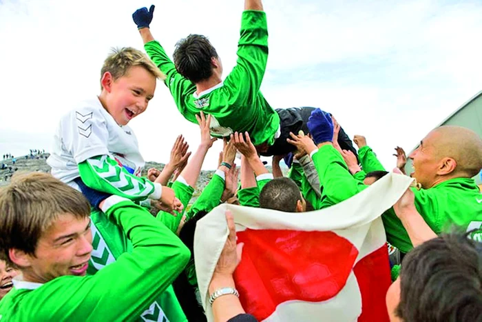 
    Groenlanda, ţara în care fotbalul nu se joacă pe iarbă  