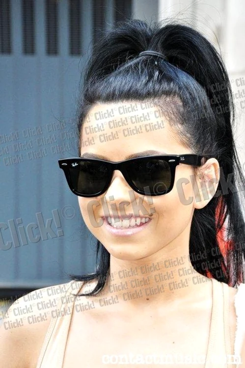 
    Inna, surprinsă într-o postură mai puţin plăcută  