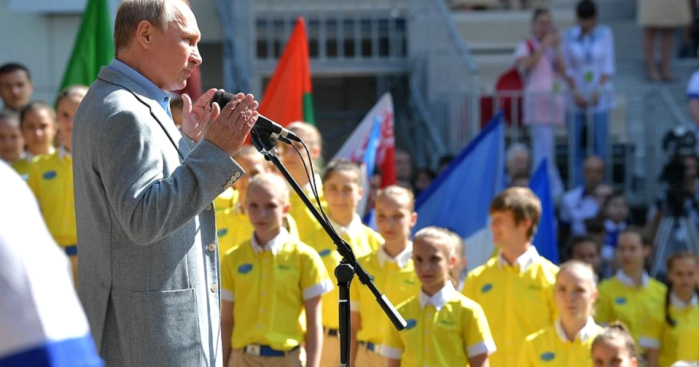 Vladimir Putin, în vizită la Artek Foto: Kremlin.ru