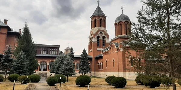 palat episcopal curtea de arges