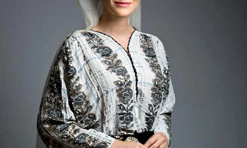 Iuliana Tudor a ales să poarte un costum de al Mariei Tănase jpeg