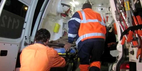 Trei persoane au suferit leziuni uşoare în urma accidentului