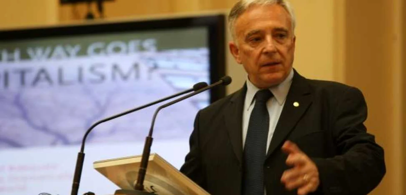 La 1 iulie 2005, Mugur Isărescu, guvernatorul Băncii Naţionale, a retras primii lei noi dintr-un bancomat