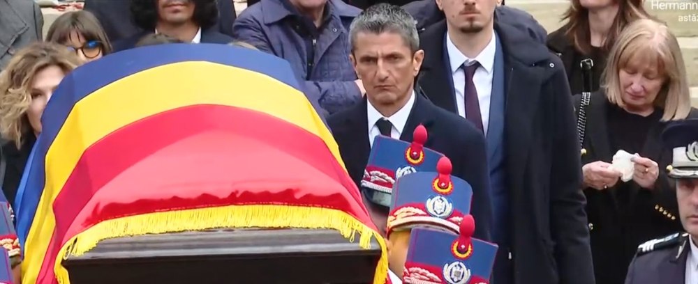 LIVE TEXT Mircea Lucescu, înmormântat cu onoruri militare. Cortegiul pornește spre Cimitirul Bellu