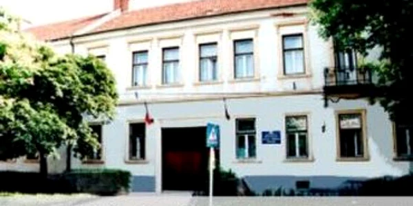 Satu Mare: Profesoară eliminată din examen după ce a fost prinsă cu o fiţuică