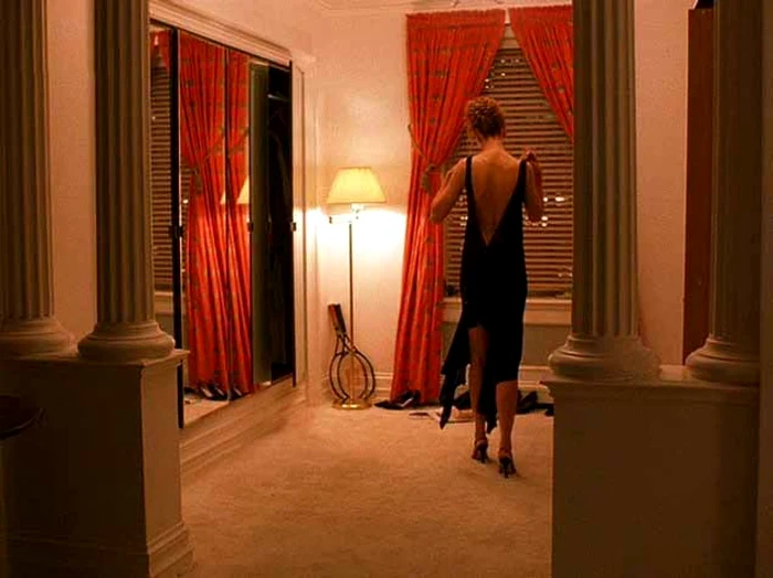 Nicole Kidman în rolul soţiei doctorului William Harford, Alice Harford, în filmul „Eyes wide shut/ Cu ochii larg închişi“ FOTO cinemagia.ro