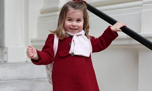 Prinţesa Charlotte a fost supranumită "Drăgălăşenia Sa regală" de către publicaţiile britanice  jpeg