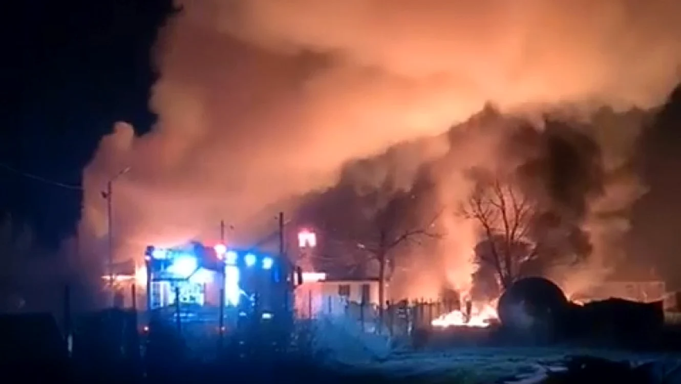 
    O fabrică de produse pe bază de petrol din judeţul Prahova a luat foc  