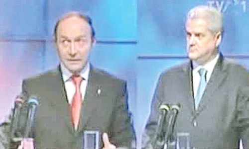 Confruntarea televizată între  principalii candidaţi: Băsescu şi Năstase jpeg