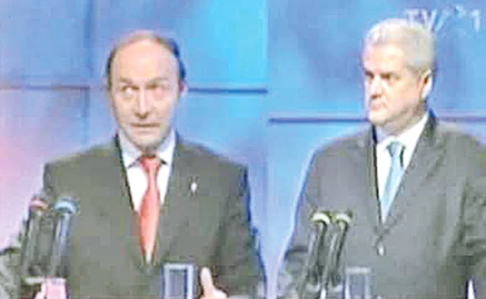 Confruntarea televizată între principalii candidaţi: Băsescu şi Năstase