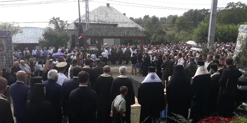 5b6c5ebedf52022f752fbf06 jpg