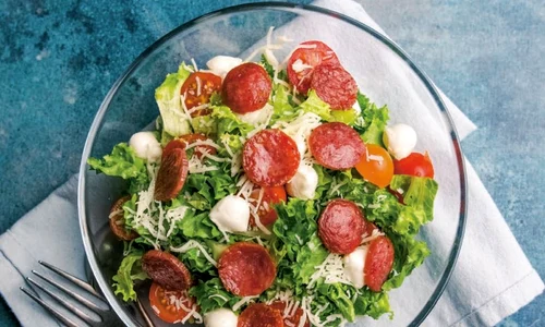 salata cu pepperoni jpg