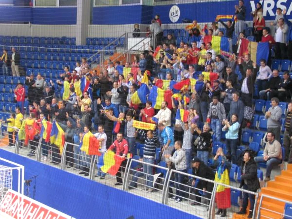 
    Romania a avut o galerie numeroasa in Serbia (foto: Stefan Borh)  