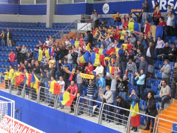 
    Romania a avut o galerie numeroasa in Serbia (foto: Stefan Borh)  