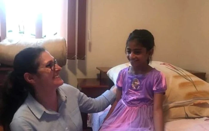 Sorina, alături de mama adoptivă