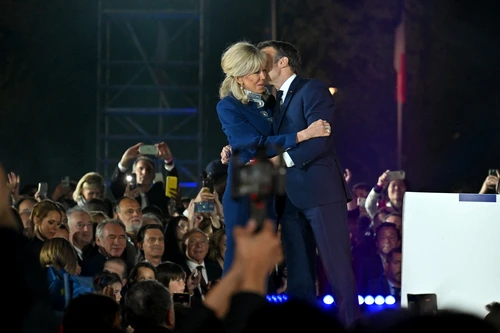 Brigitte Macron si Emmanuel Macron gesturi tandre (2) jpg