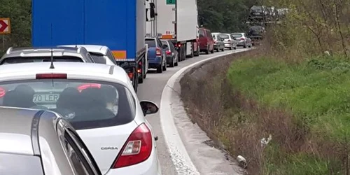 Traficul de pe Valea Oltului pe DN 7 - E 81 în judeţul Vâlcea Foto Adevărul