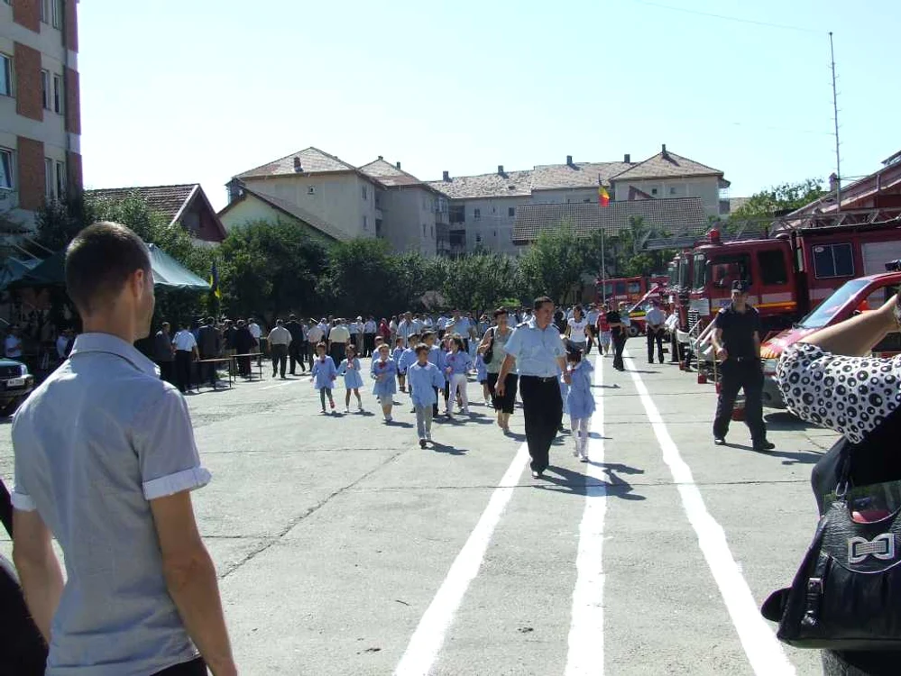 Copiii au venit în alai la sărbătoarea Zilei Pompierilor