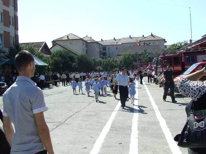 Copiii au venit în alai la sărbătoarea Zilei Pompierilor