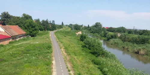 Pista de biciclete de pe digul Begăi FOTO Ştefan Both