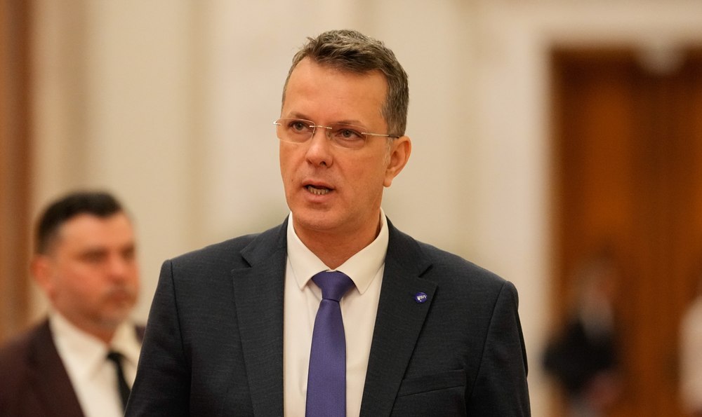 Cum i s-ar fi adresat purtătorul de cuvânt al USR ministrului Apărării, Ionuț Moșteanu, într-o discuție la o terasă: „Ce nesimțit ești”