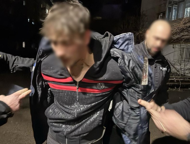 Bebeluș salvat de polițiști după ce a fost luat de tatăl său în urma unui conflict cu mama 