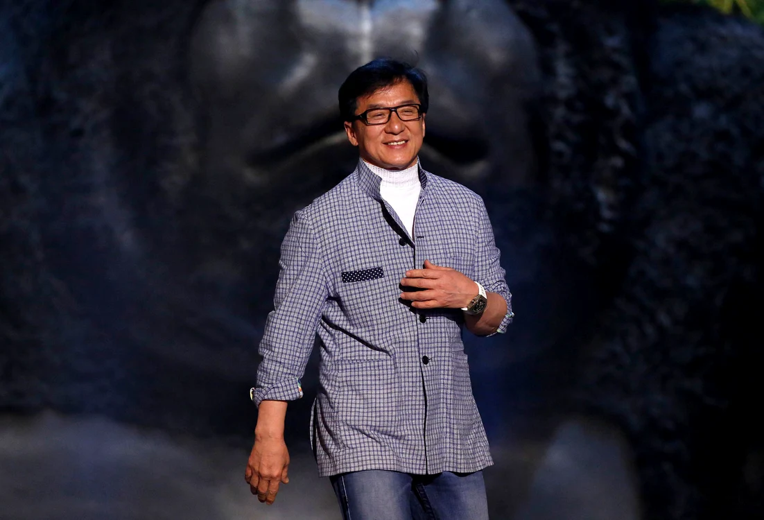 Jackie Chan vine pentru prima dată în România. La evenimentul de inaugurare a “Zilelor Filmului Chinezesc”, actorul va îmbrăca o cămaşă tradiţionalăFoto: Reuters