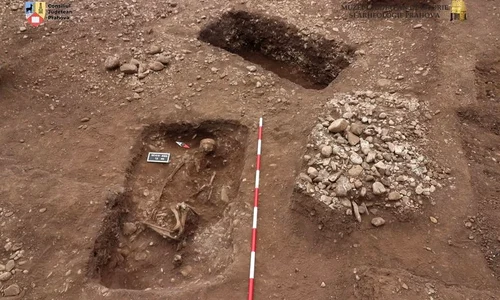 Morminte preistorice, vechi de peste 5.000 de ani, descoperite în tumulii de la Băicoi (© Muzeul Județean de Istorie și Arheologie Prahova)