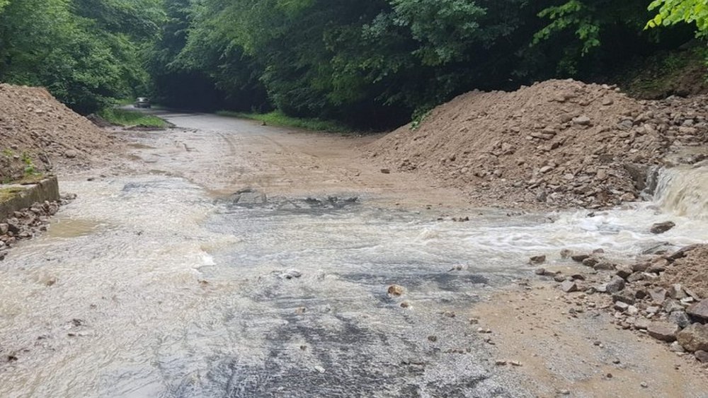 Cod galben de inundaţii în 9 judeţe. Hidrologii avertizează asupra viiturilor rapide și scurgerilor pe versanţi