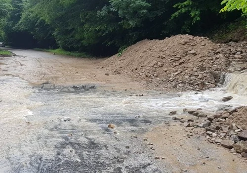 valea jiului drumul rupt de viituri