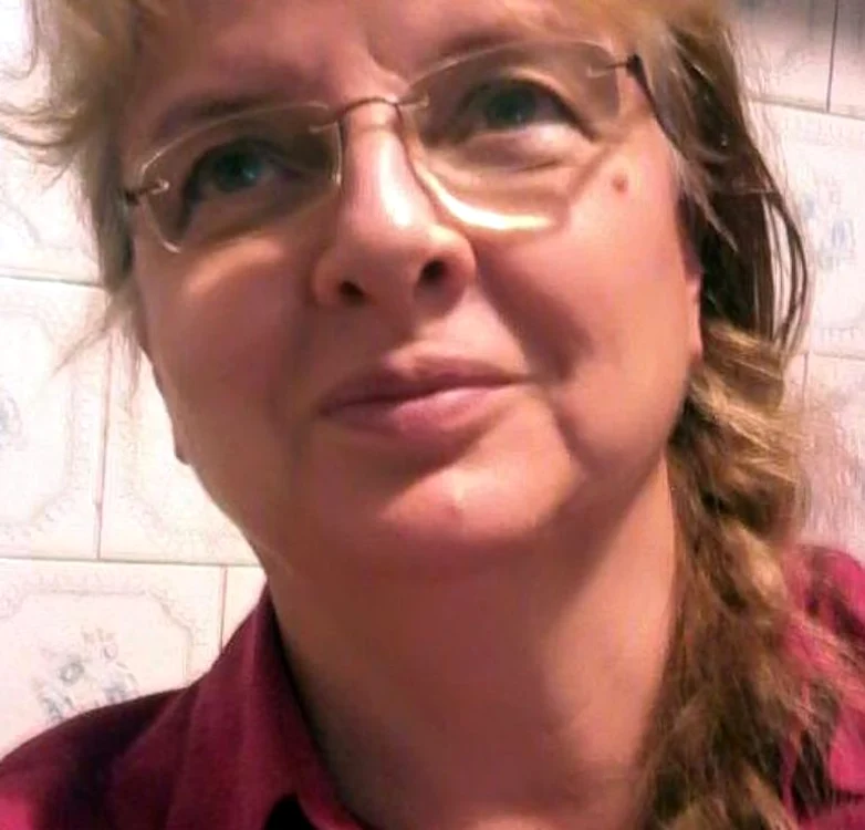 
    Dana Munteanu, eductoarea cercetată pentru abuzuri asupra copiilor, a revenit la catedrăFoto: Arhivă personală   