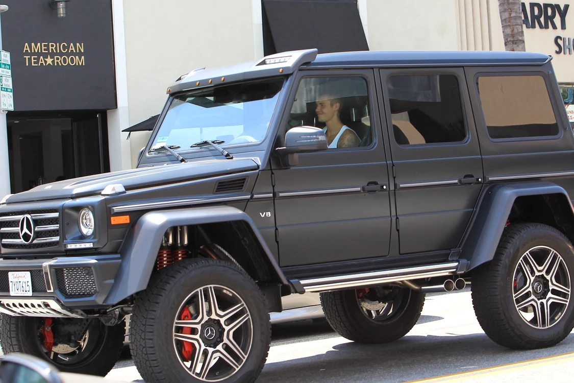 *EXCLUSIVE* Justin Bieber gets pulled over by the cops while driving fancy Benz! jpeg