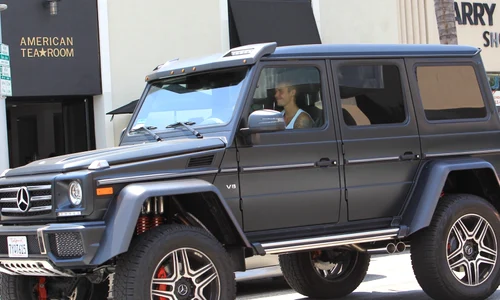 *EXCLUSIVE* Justin Bieber gets pulled over by the cops while driving fancy Benz! jpeg